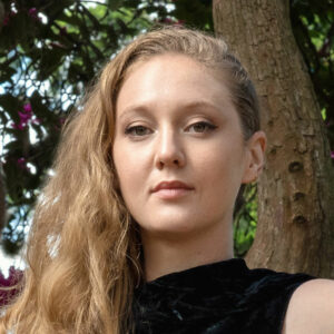 Bethany Horak-Hallett performs with Garsington at Dorchester Festival